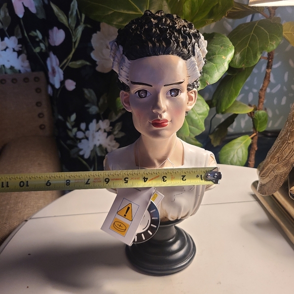 Bride of Frankenstein bust light up Halloween decor 13"x6" - Picture 11 of 11